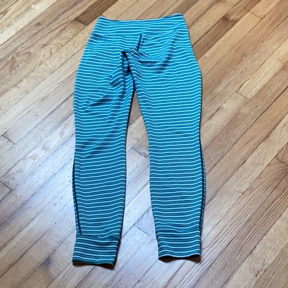Patagonia Capilene 3 Midweight Stripe Leggings size xs - Picture 6 of 10